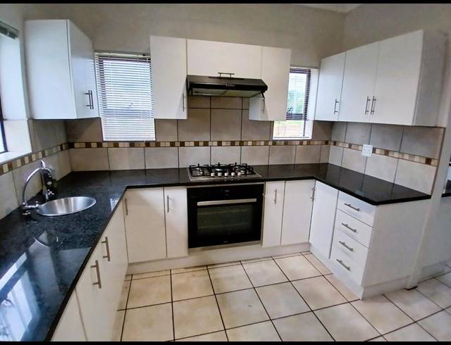 3 BEDROOM HOUSE FOR SALE IN STILBAAI-WES